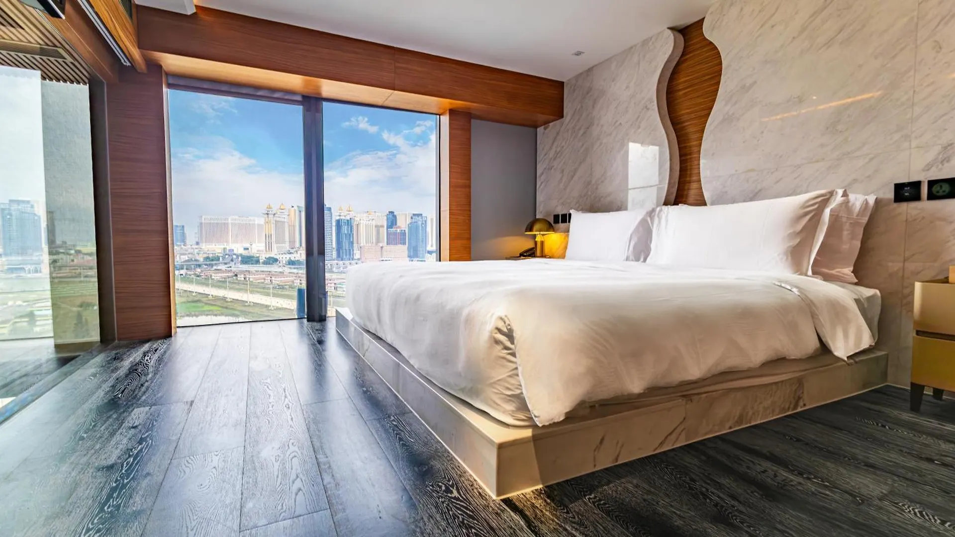 Yoho Hollywood Roosevelt Hotel Macau