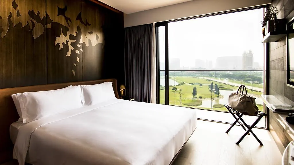 *****  Yoho Hollywood Roosevelt Hotel Macau China